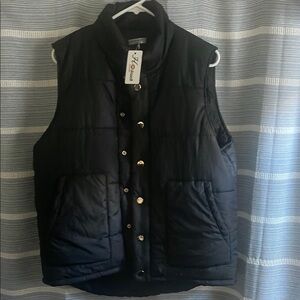 Hotouch Black Puffer Jacket. NWT